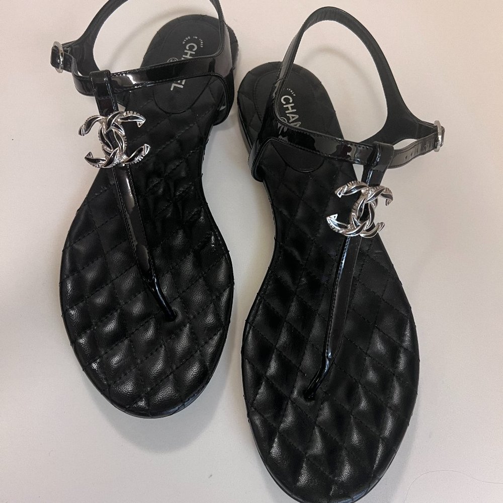 CHANEL CC Logo Quilted Black Matelasse Patent Leather Strap Sandals |Size 40